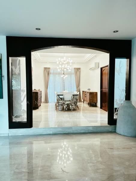 Charming 2 Storey Detached @ Kingsmead Road King's Drive King's Road Queen's Road Detached House For Sale at S$ 19,800,000 | PropertyGuru Singapore