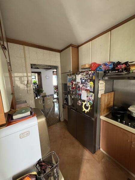 Fully equipped Kitchen with 2 Door Refri