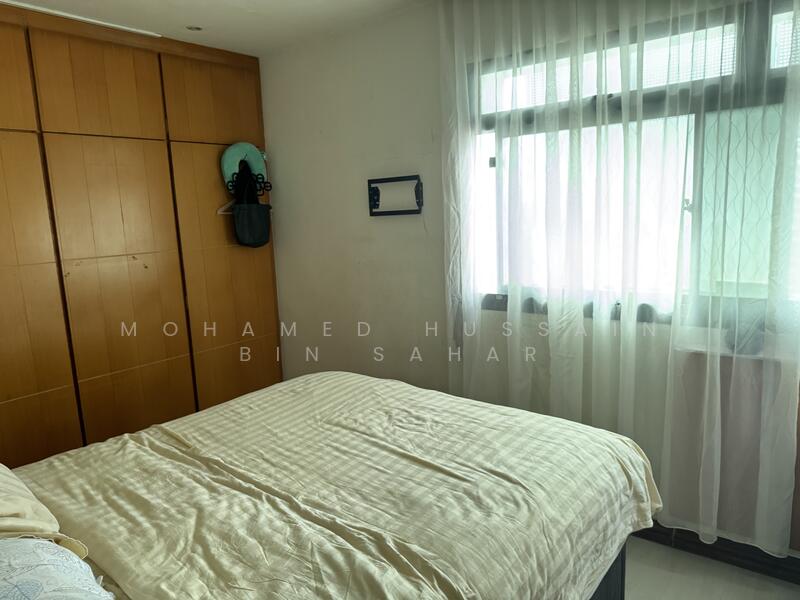 Fully furnished Master Room with 2 Wardr