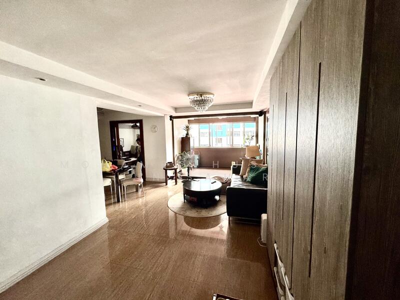 Spacious Living and Move in Condition 