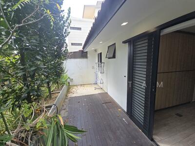 For Rent - 3.5 storey inter-terrace house along Sixth Avenue for lease