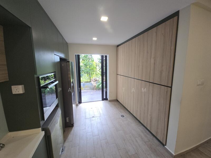3.5 storey inter-terrace house along Sixth Avenue for lease, Sixth Avenue, 5 Bedrooms, 4,000 sqft, Terraced House For Rent, by Patrik Tam, 500048849 - Kitchen - PropertyGuru.com.sg