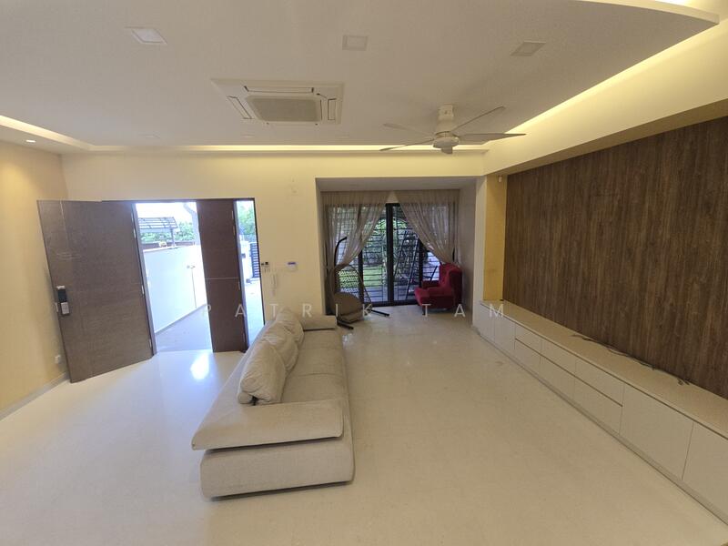 3.5 storey inter-terrace house along Sixth Avenue for lease, Sixth Avenue, 5 Bedrooms, 4,000 sqft, Terraced House For Rent, by Patrik Tam, 500048849 - Living Room - PropertyGuru.com.sg