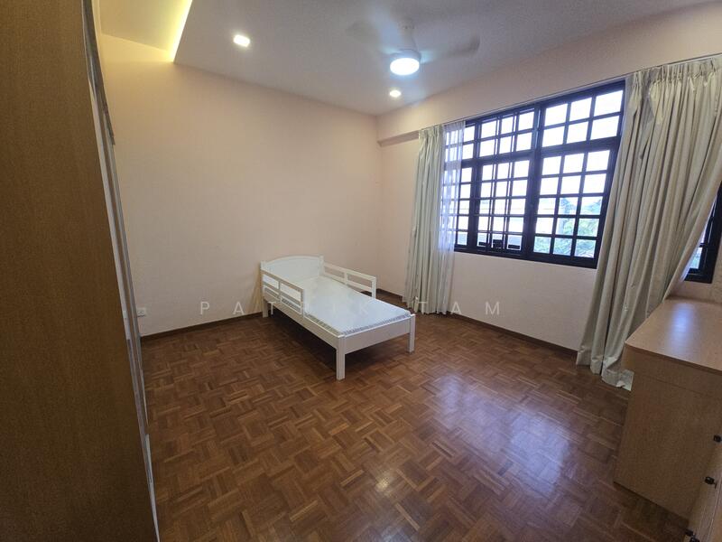 3.5 storey inter-terrace house along Sixth Avenue for lease, Sixth Avenue, 5 Bedrooms, 4,000 sqft, Terraced House For Rent, by Patrik Tam, 500048849 - Bedroom - PropertyGuru.com.sg