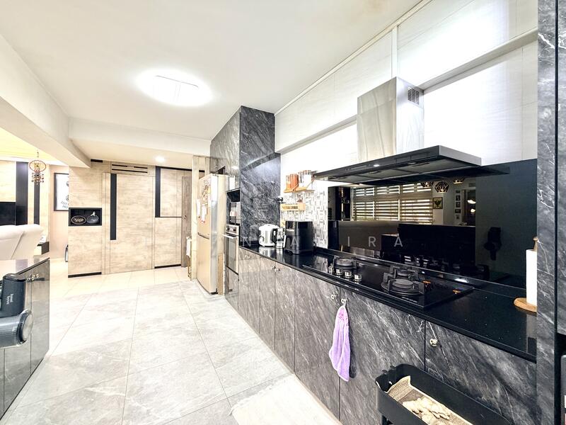 112 Edgefield Plains HDB Flat For Sale at S$ 655,000 | PropertyGuru Singapore - Kitchen