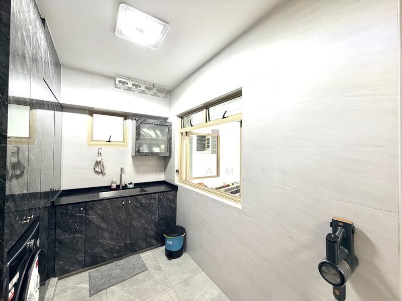 112 Edgefield Plains HDB Flat For Sale at S$ 655,000 | PropertyGuru Singapore - Kitchen