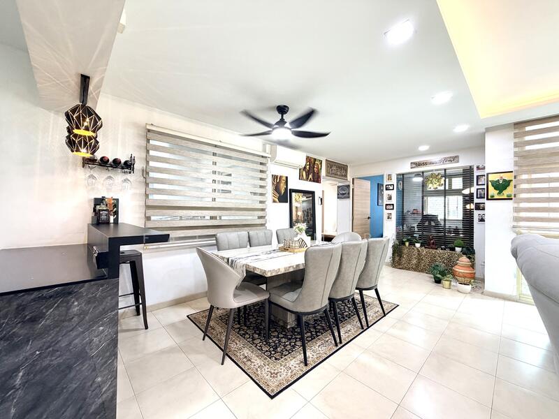 112 Edgefield Plains HDB Flat For Sale at S$ 655,000 | PropertyGuru Singapore - Dining Room