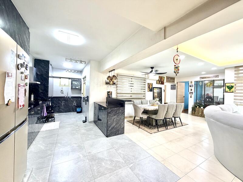 112 Edgefield Plains HDB Flat For Sale at S$ 655,000 | PropertyGuru Singapore - Kitchen