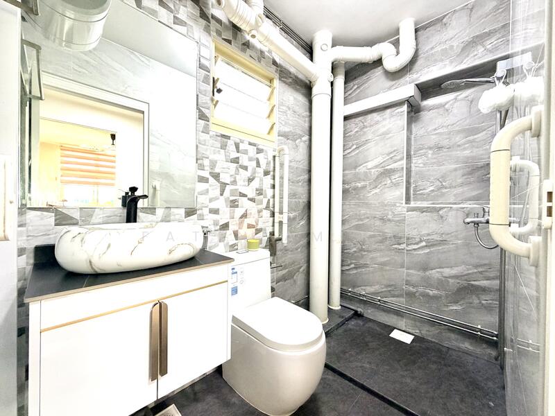 112 Edgefield Plains HDB Flat For Sale at S$ 655,000 | PropertyGuru Singapore - Bathroom