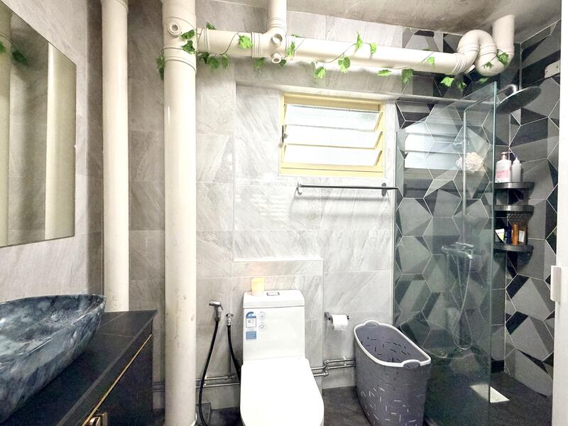 112 Edgefield Plains HDB Flat For Sale at S$ 655,000 | PropertyGuru Singapore - Bathroom