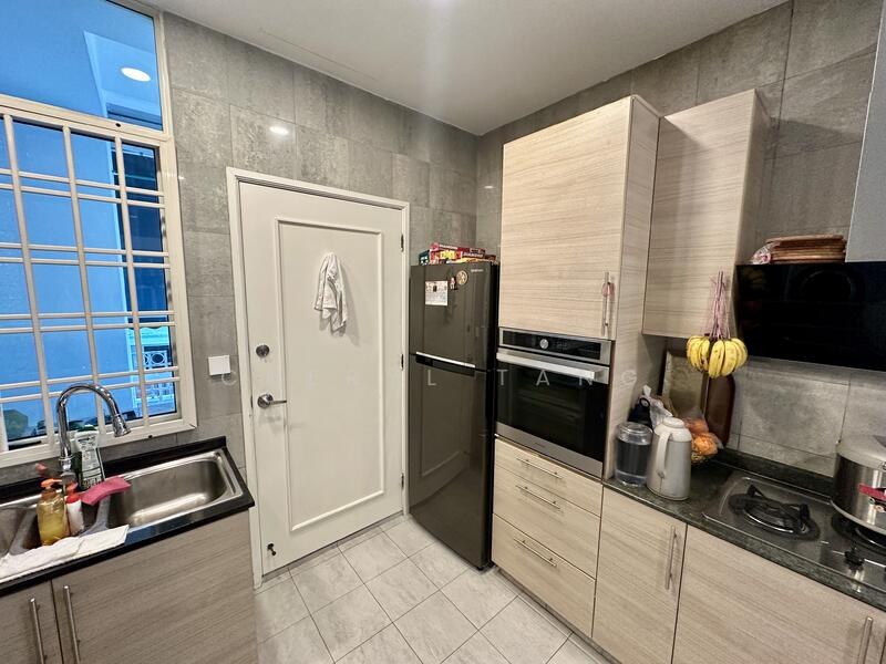 University Park Semi-Detached House For Sale at S$ 4,800,000 | PropertyGuru Singapore - Dry Kitchen