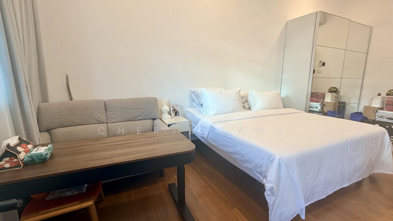 University Park Semi-Detached House For Sale at S$ 4,800,000 | PropertyGuru Singapore - Master Bedroom