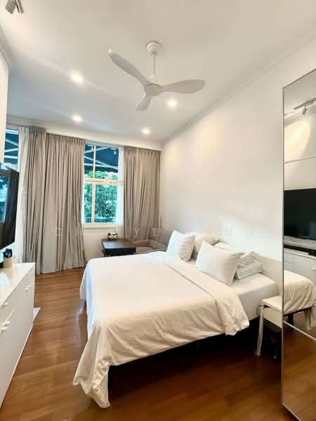University Park, University Walk, 5 Bedrooms, 2,842 sqft, Semi-Detached House For Sale, by Cheryl Tang, 500048890 - Master Bedroom - PropertyGuru.com.sg