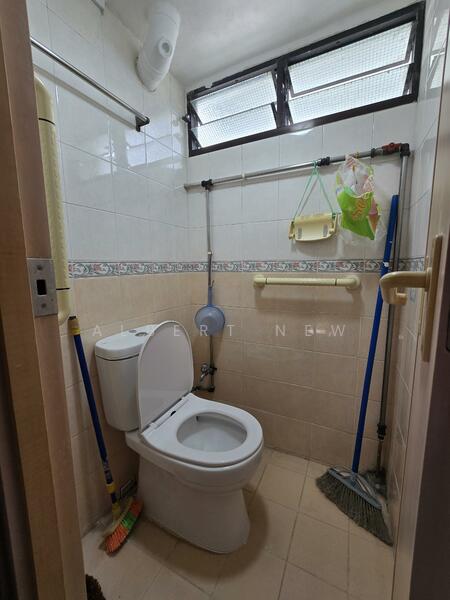 211 Boon Lay Place, 211 Boon Lay Place, 2 Bedrooms, 700 sqft, HDB Flat For Rent, by Albert New, 500048909 - Bathroom - PropertyGuru.com.sg