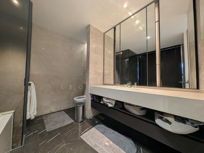 Amber Park Condominium For Sale at S$ 4,680,000 | PropertyGuru Singapore - Master Bathroom