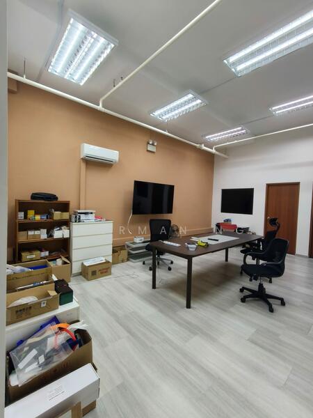 Oxley BizHub 2, 62 Ubi Road 1, 1,894 sqft, Light Industrial (B1) For Sale, by Sherman Ng, 500048950 - Study - CommercialGuru.com.sg