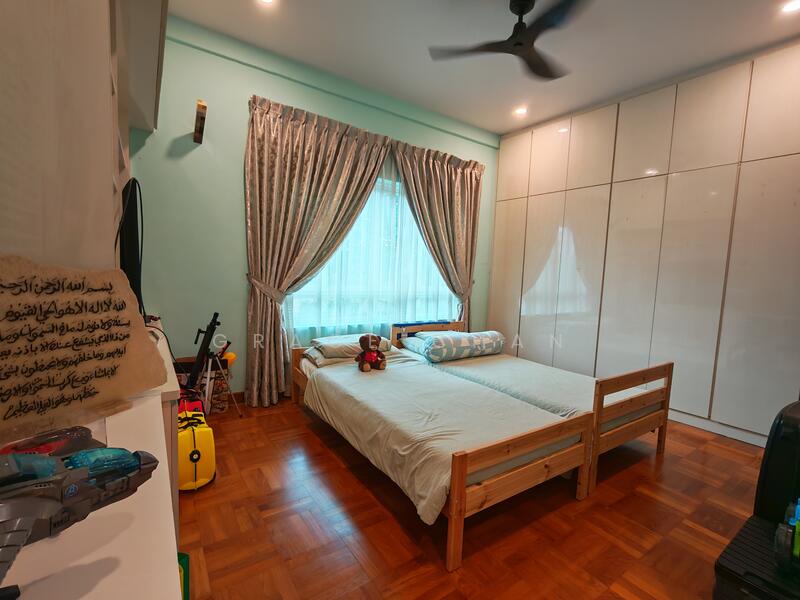 Sungrove Cluster House For Sale at S$ 5,800,000 | PropertyGuru Singapore - Bedroom