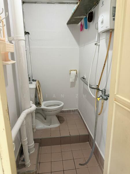 120 Lorong 2 Toa Payoh HDB Flat For Sale at S$ 300,000 | PropertyGuru Singapore