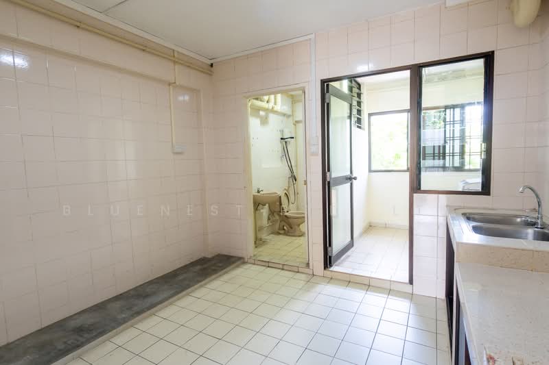 442 Fajar Road, 442 Fajar Road, 3 Bedrooms, 1,076 sqft, HDB Flat For Sale, by KENNETH CHUA, 500049107 - Bathroom - PropertyGuru.com.sg