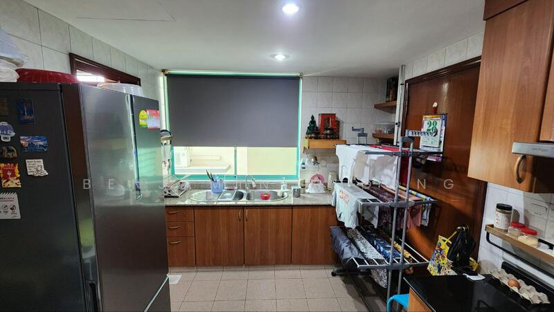 Freehold / 999y 3BR Near Cashew MRT For Sale! Condominium For Sale at S$ 2,488,888 | PropertyGuru Singapore - Kitchen