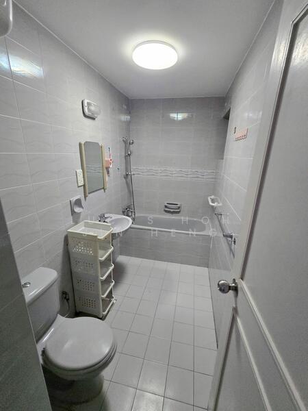 Wilkie Apartments, 59 Wilkie Road, Room Rental, 150 sqft, Condominium For Rent, by Lucas Hoh Jin Heng, 500049160 - Bathroom - PropertyGuru.com.sg