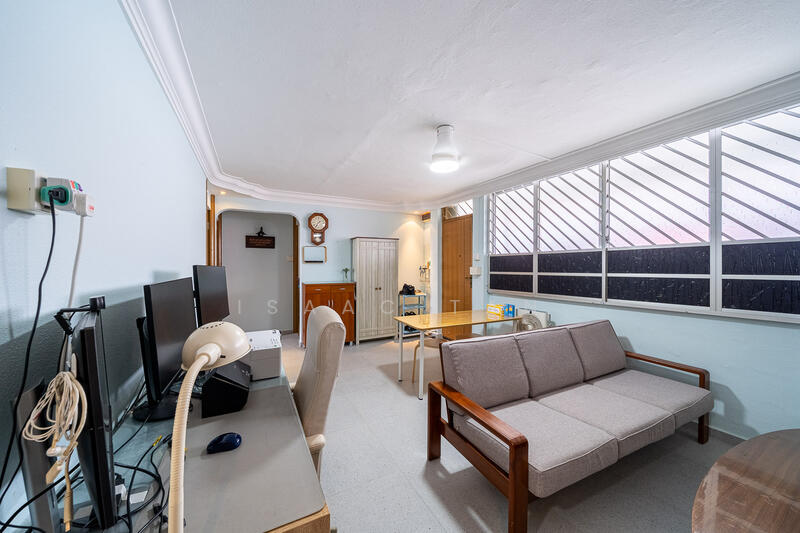 613 Hougang Avenue 8 HDB Flat For Sale at S$ 585,000 | PropertyGuru Singapore - Living Room