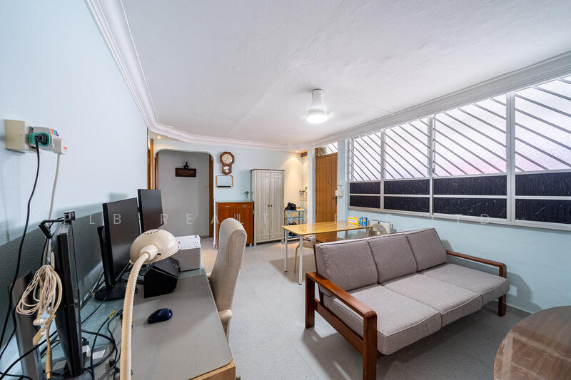 613 Hougang Avenue 8 HDB Flat For Sale at S$ 585,000 | PropertyGuru Singapore - Living Room