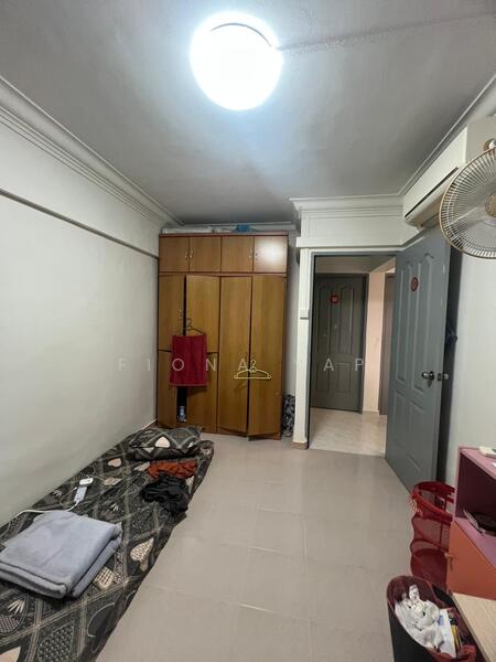 417 Jurong West Street 42 HDB Flat For Sale at S$ 530,000 | PropertyGuru Singapore - Bedroom