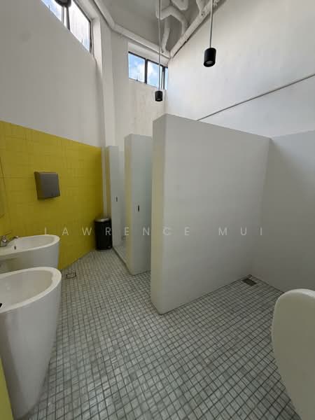 Halcyon 1, 39A Jalan Pemimpin, 2,587 sqft, Light Industrial (B1) For Rent, by Lawrence Mui, 500049269 - Bathroom - CommercialGuru.com.sg