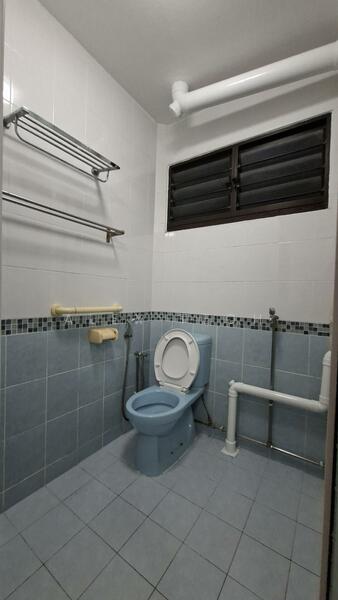 308 Bukit Batok Street 31, 308 Bukit Batok Street 31, 3 Bedrooms, 1,097 sqft, HDB Flat For Rent, by Alex Teoh, 500049305 - Bathroom - PropertyGuru.com.sg