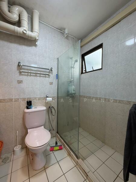 472 Segar Road HDB Flat For Sale at S$ 630,000 | PropertyGuru Singapore - Bathroom