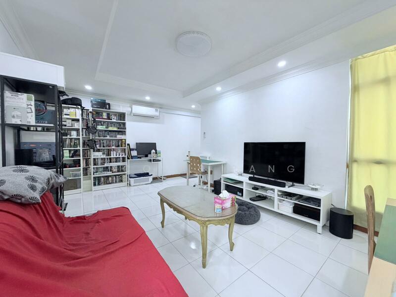 472 Segar Road HDB Flat For Sale at S$ 630,000 | PropertyGuru Singapore - Living Room