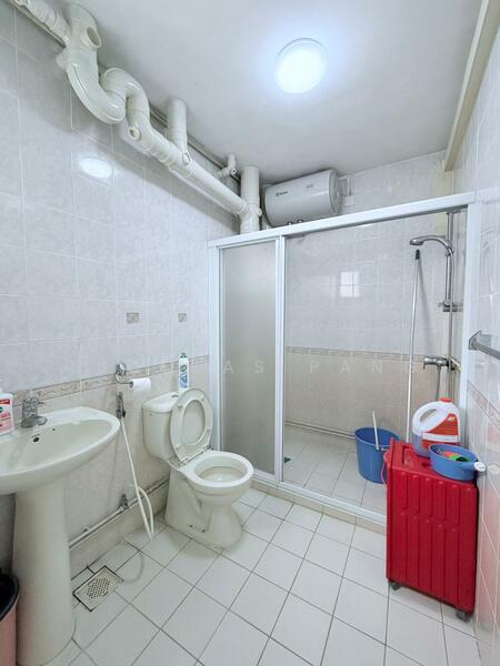 472 Segar Road HDB Flat For Sale at S$ 630,000 | PropertyGuru Singapore - Bathroom