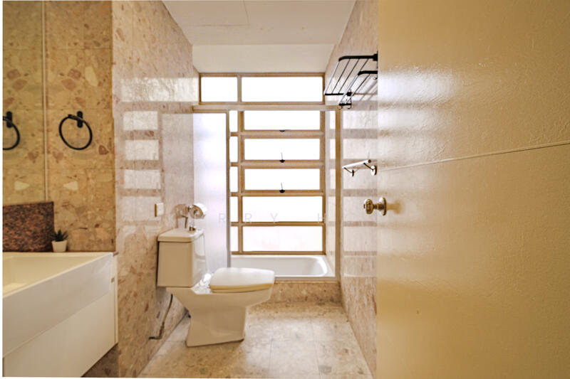 Sunville, 20 Saint Michael's Road, 4 Bedrooms, 1,152 sqft, Condominium For Rent, by Kerry Hoo, 500049310 - Bathroom - PropertyGuru.com.sg