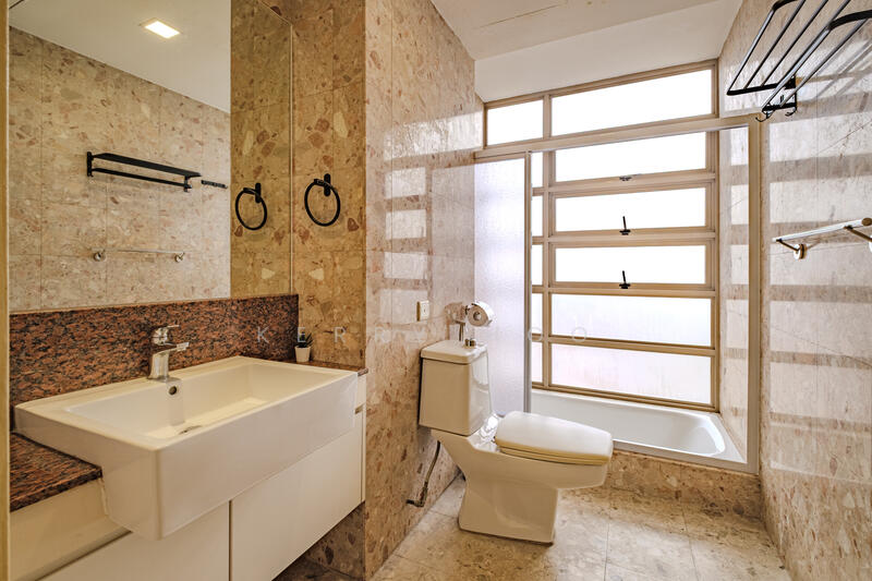 Sunville, 20 Saint Michael's Road, 4 Bedrooms, 1,152 sqft, Condominium For Rent, by Kerry Hoo, 500049310 - Bathroom - PropertyGuru.com.sg