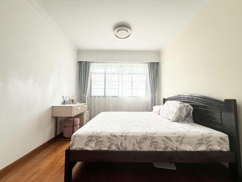 377A Hougang Street 32 HDB Flat For Sale at S$ 1,130,000 | PropertyGuru Singapore - Bedroom