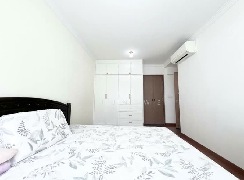377A Hougang Street 32 HDB Flat For Sale at S$ 1,130,000 | PropertyGuru Singapore - Bedroom