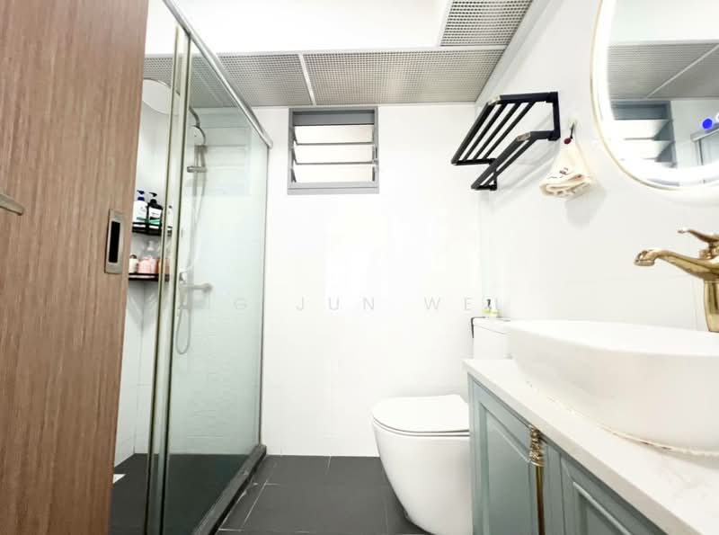 377A Hougang Street 32 HDB Flat For Sale at S$ 1,130,000 | PropertyGuru Singapore - Bathroom