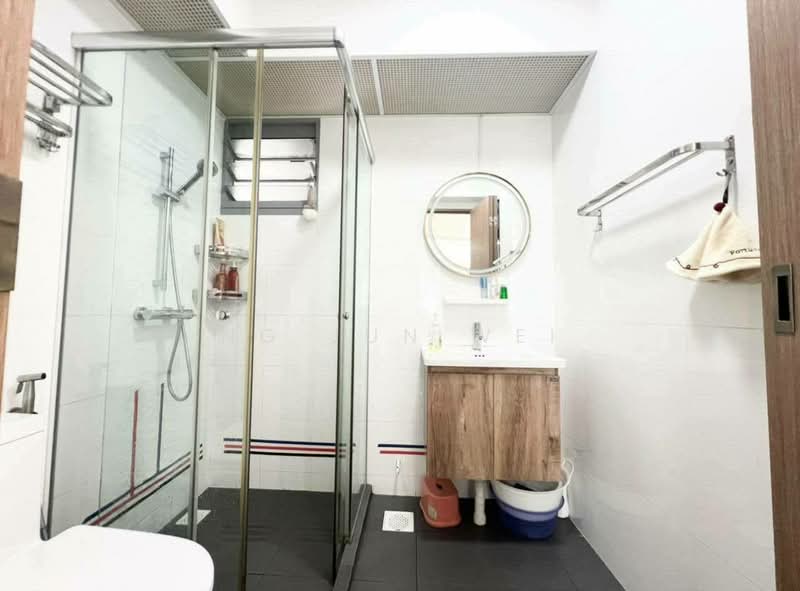 377A Hougang Street 32 HDB Flat For Sale at S$ 1,130,000 | PropertyGuru Singapore - Bathroom