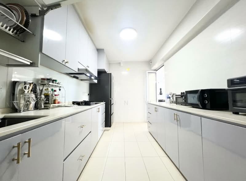 377A Hougang Street 32 HDB Flat For Sale at S$ 1,130,000 | PropertyGuru Singapore - Kitchen
