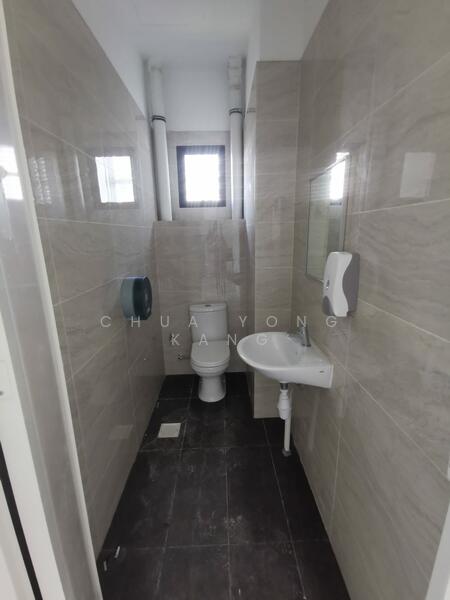 Space 21, 51 Lorong 21 Geylang, 2,433 sqft, Light Industrial (B1) For Sale, by Chua Yong Kang, 500049390 - Bathroom - CommercialGuru.com.sg