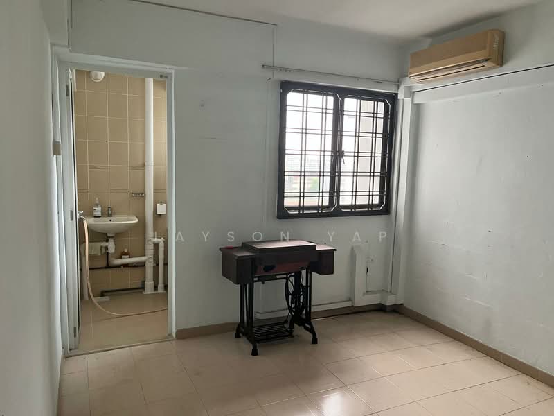 104 Woodlands Street 13, 104 Woodlands Street 13, 3 Bedrooms, 979 sqft, HDB Flat For Sale, by Jayson Yap, 500049480 - Bathroom - PropertyGuru.com.sg