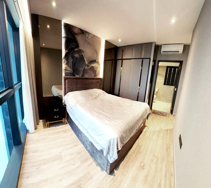 Riverfront Residences Condominium For Sale at S$ 2,200,000 | PropertyGuru Singapore - Bedroom