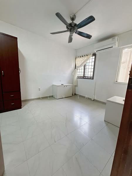 241 Bukit Batok East Avenue 5 HDB Flat For Sale at S$ 425,000 | PropertyGuru Singapore - Interior