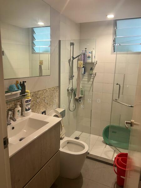 Scenic Heights Condominium For Sale at S$ 2,380,000 | PropertyGuru Singapore - Bathroom