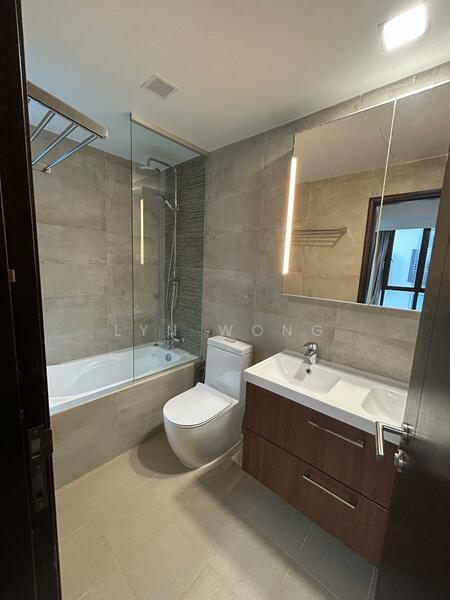 Coastal View Residences, 177 Jalan Loyang Besar, 3 Bedrooms, 1,141 sqft, Apartment For Rent, by Lyn Wong, 500049590 - Bathroom - PropertyGuru.com.sg