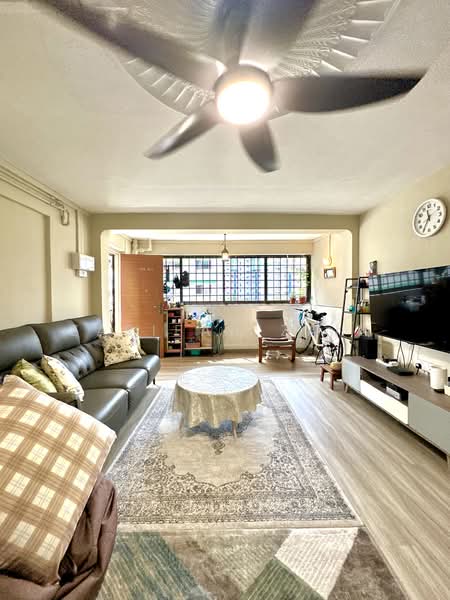 663 Yishun Avenue 4 HDB Flat For Sale at S$ 735,000 | PropertyGuru Singapore - Living Room