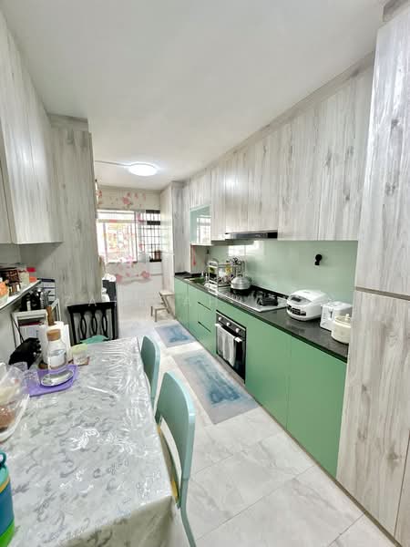 663 Yishun Avenue 4 HDB Flat For Sale at S$ 735,000 | PropertyGuru Singapore - Kitchen