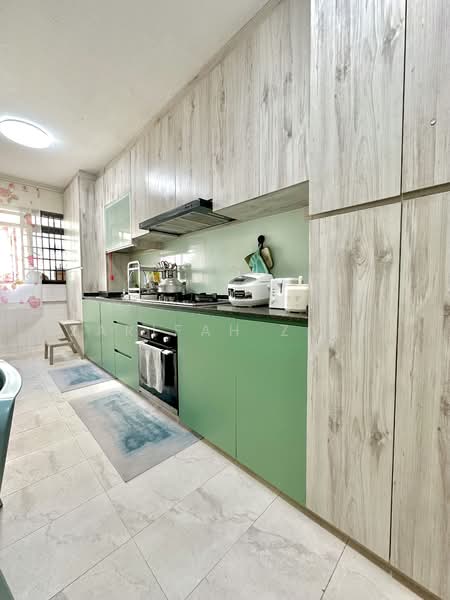 663 Yishun Avenue 4 HDB Flat For Sale at S$ 735,000 | PropertyGuru Singapore - Kitchen