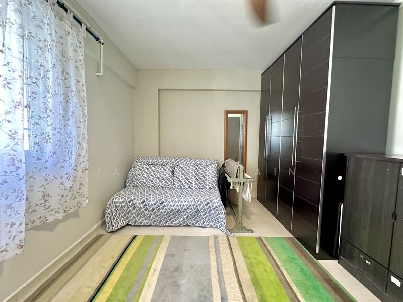 663 Yishun Avenue 4 HDB Flat For Sale at S$ 735,000 | PropertyGuru Singapore - Common Bedroom 1